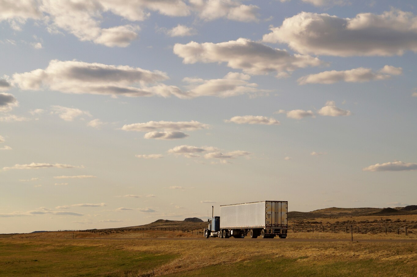 What Is a Dry Van Trailer Used For?